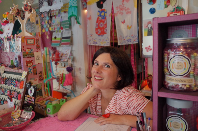 vente-HYERES-min_shop_woman_craft_business_color-135528
